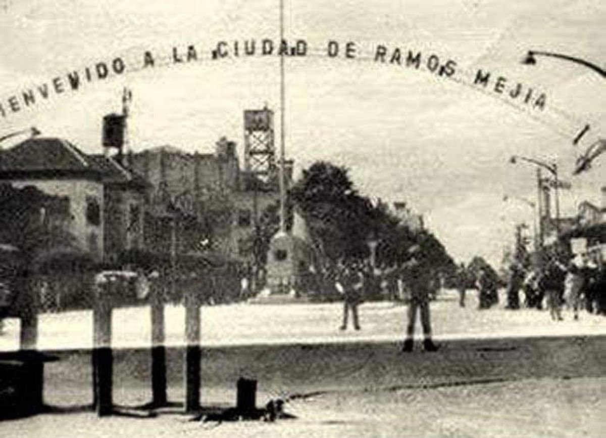 Arco de bienvenida Ramos Mej&iacute;a.