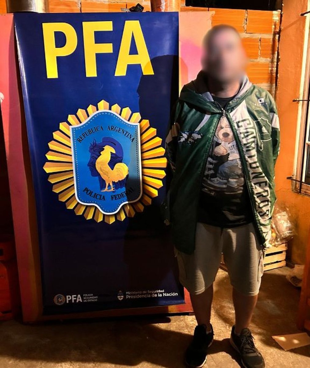 El hombre detenido en Gonz&aacute;lez Cat&aacute;n.