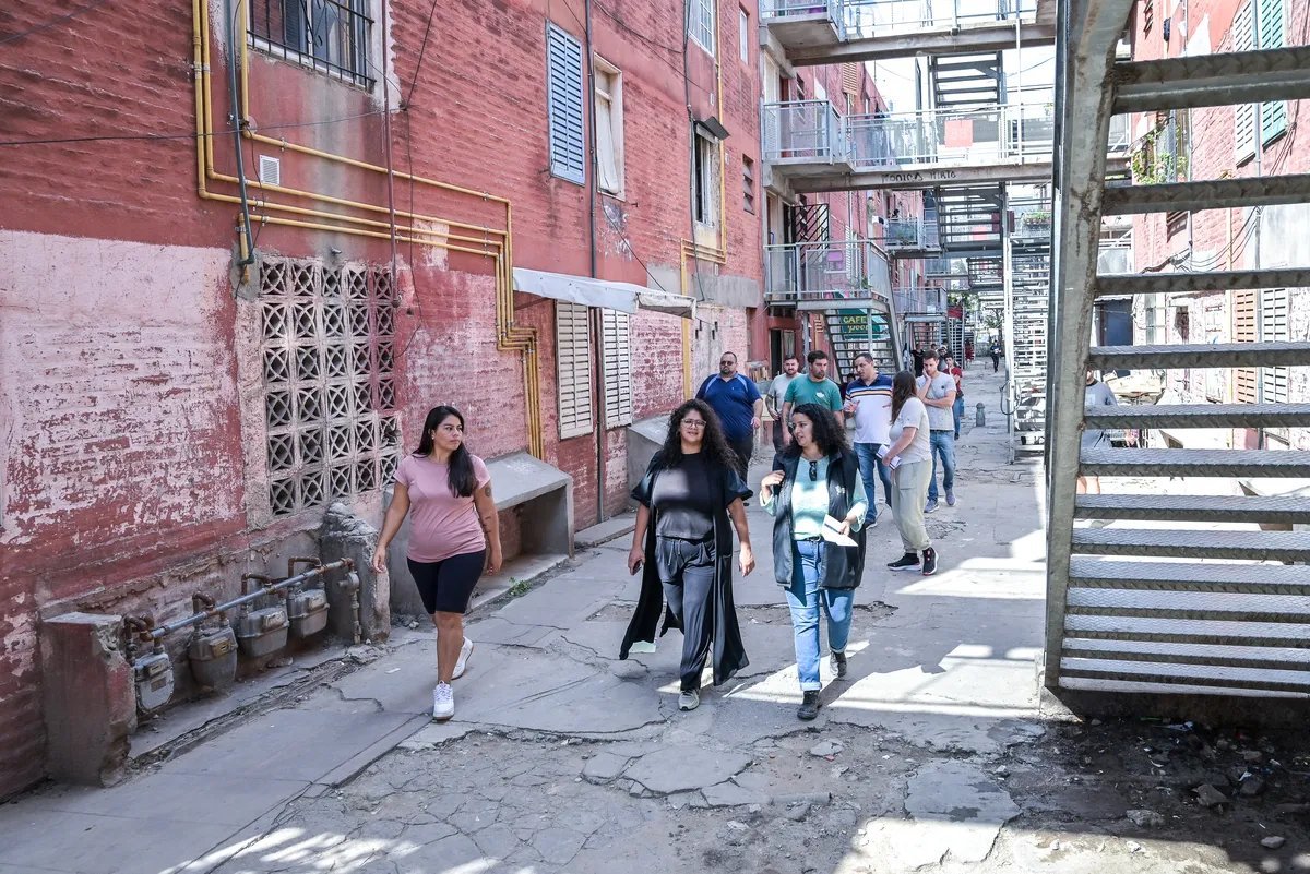 Las autoridades del OPISU en esa zona de El Palomar.