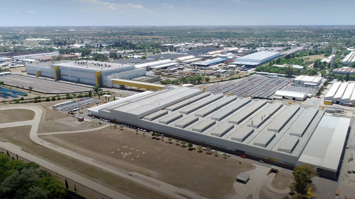 La industria automotriz crece en C&oacute;rdoba y estudia la posibilidad de introducir autos el&eacute;ctricos en Argentina. Foto: Infobae. 