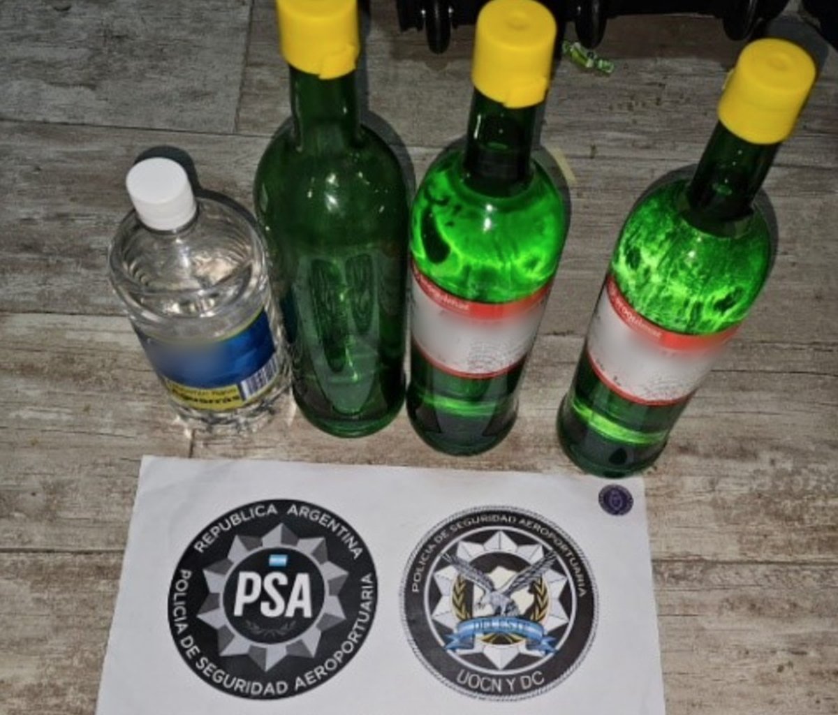 Parte de la droga l&iacute;quida encontrada en Ramos Mej&iacute;a.