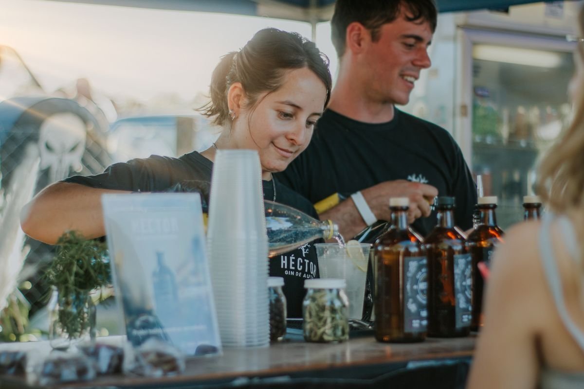 La historia del emprendimiento de gin artesanal de Mercedes: tradici&oacute;n familiar y buena calidad.