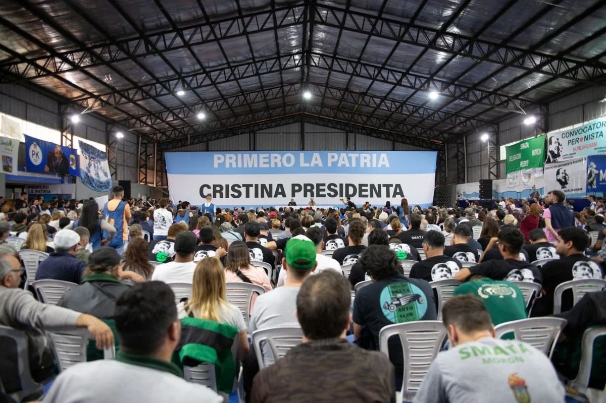 Masivo acto de apoyo a Cristina en Hurlingham.