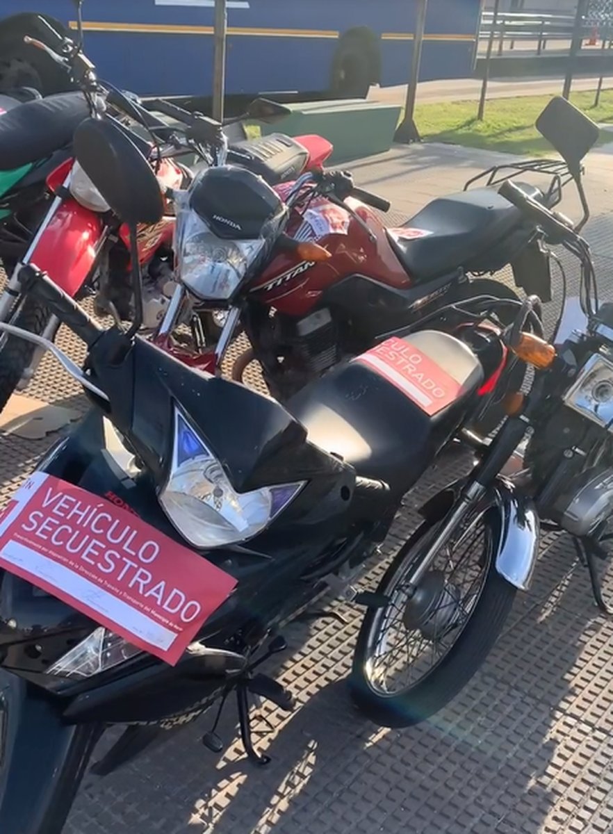 Algunas de las motos secuestradas en el l&iacute;mite entre Haedo y El Palomar.