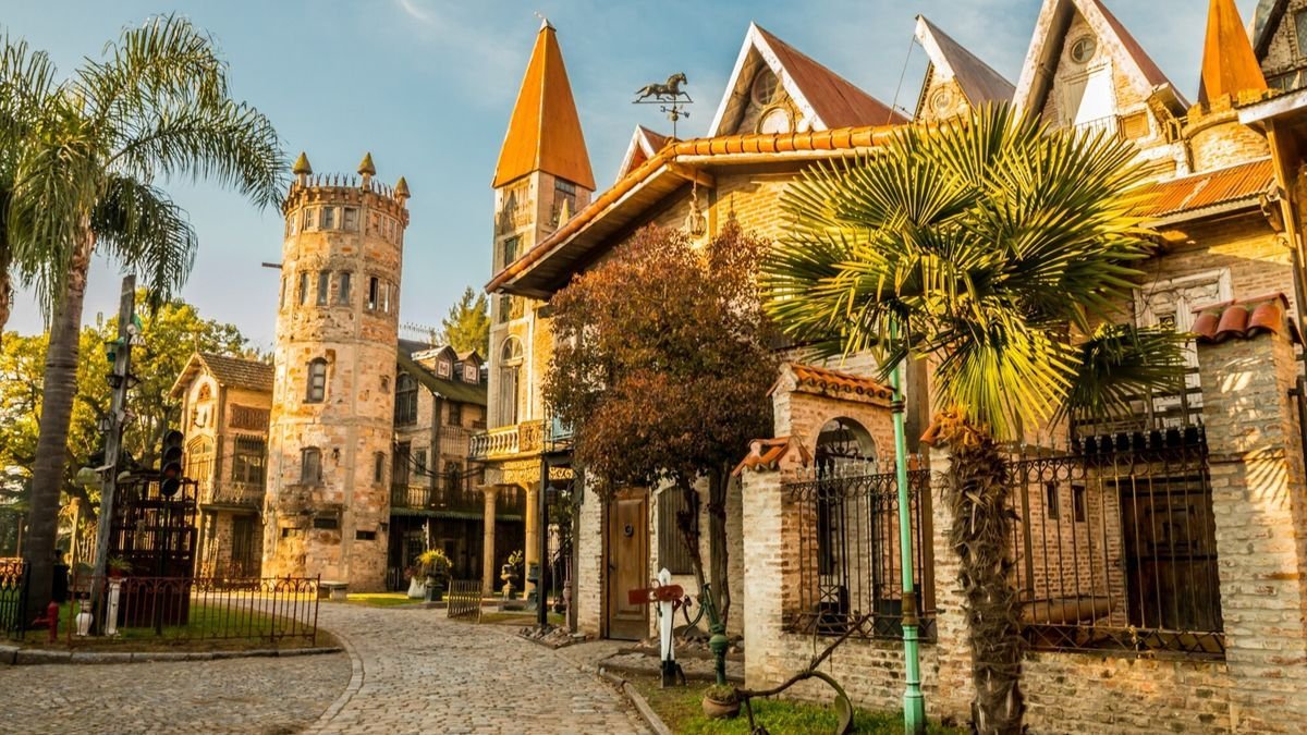 Escapadas en el Oeste: Campanopolis, la aldea medieval de La Matanza.