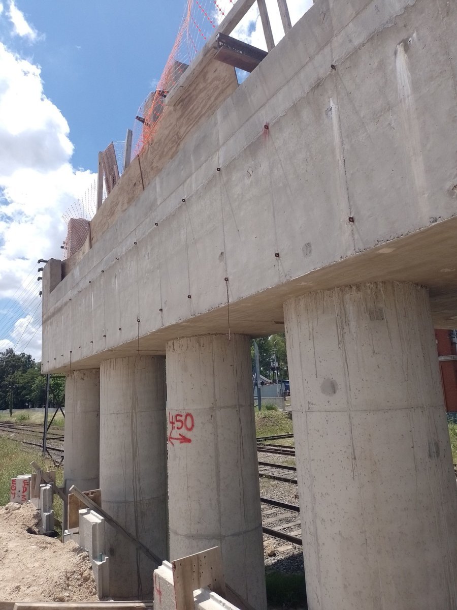 El abandonado viaducto de Aldo Bonzi.