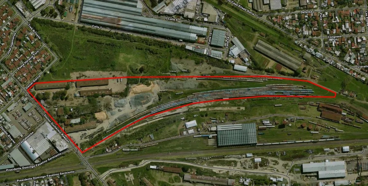 El vasto terreno ferroviario de Haedo que se puso a la venta y donde ocurri&oacute; el incendio de ayer.