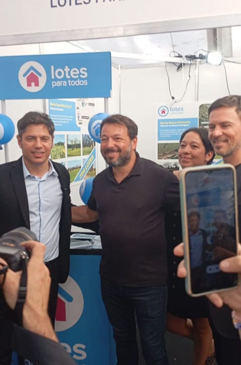 Expo General Rodr&iacute;guez 2024: Axel Kicillof visit&oacute; el stand de Lotes Para Todos.