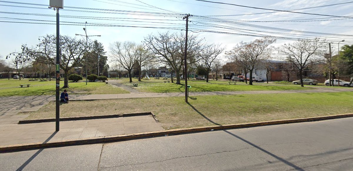 La plaza de Merlo donde Maradona jug&oacute; un partido.