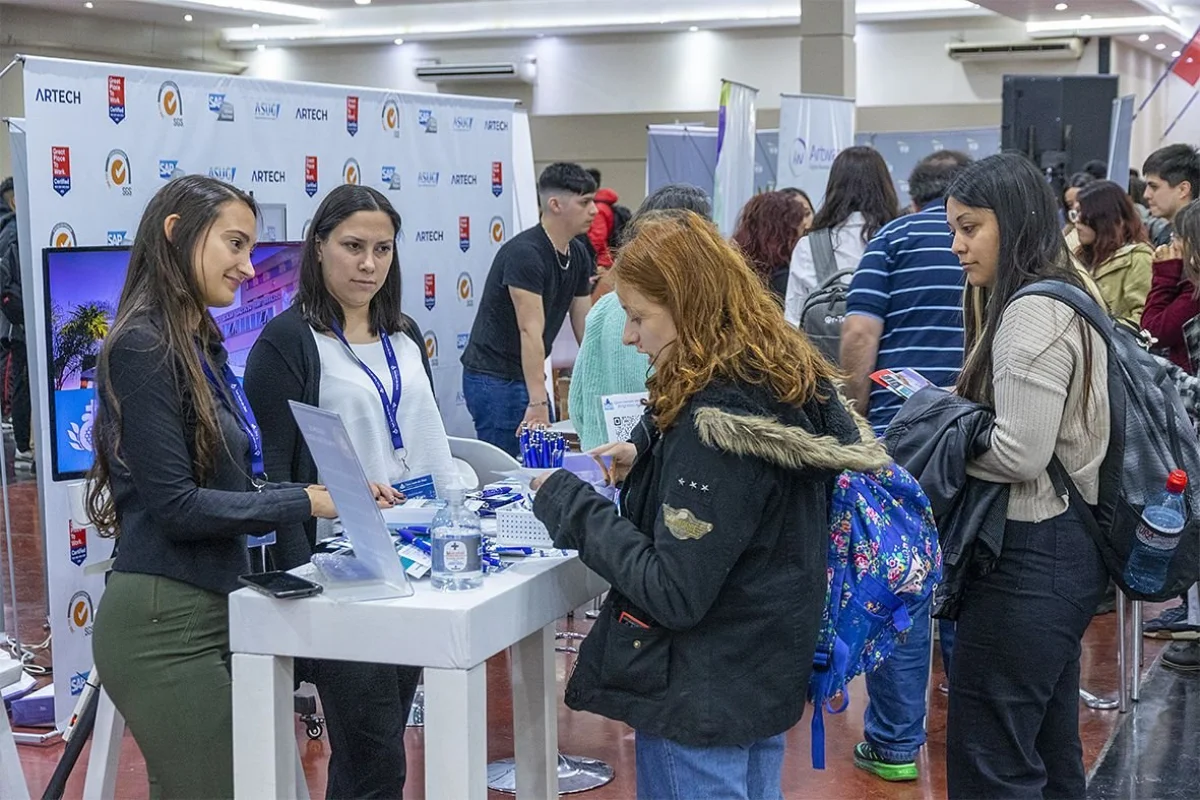 Arrancó una nueva edición de la expo empleo en la UNLaM con más de 20 ...