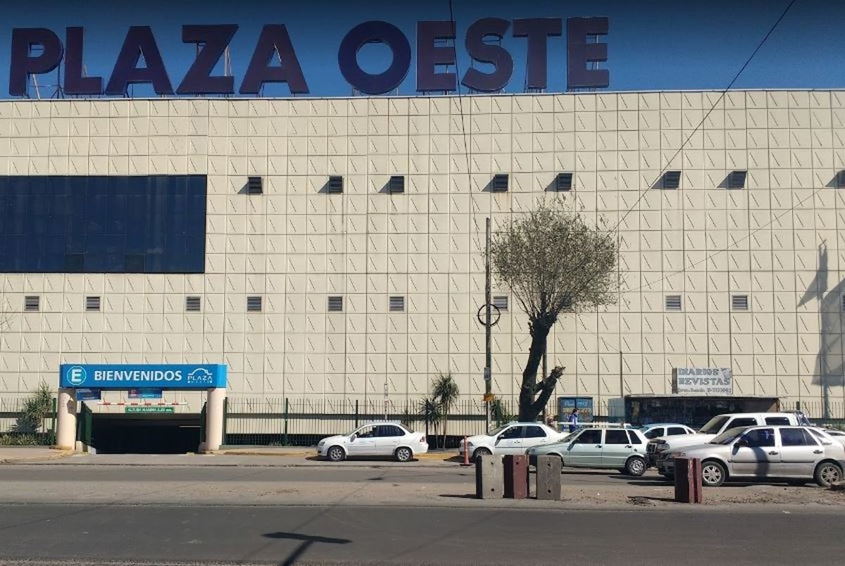 El shopping Plaza Oeste de Castelar.