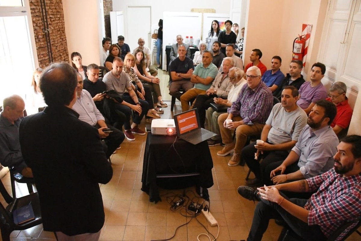 La exposici&oacute;n del anteproyecto para reformar el COU de Mor&oacute;n.