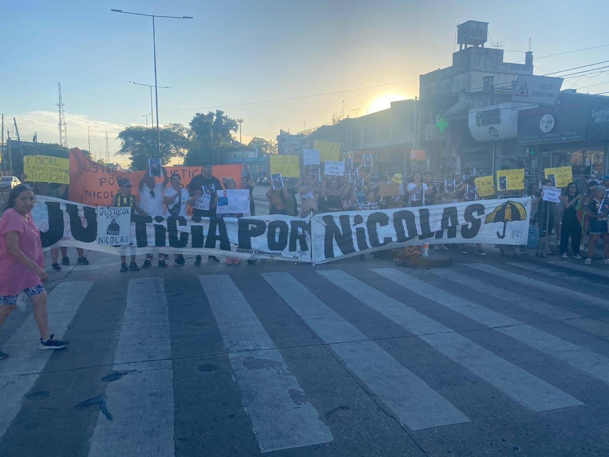La marcha por Nicol&aacute;s Tahames en Isidro Casanova.