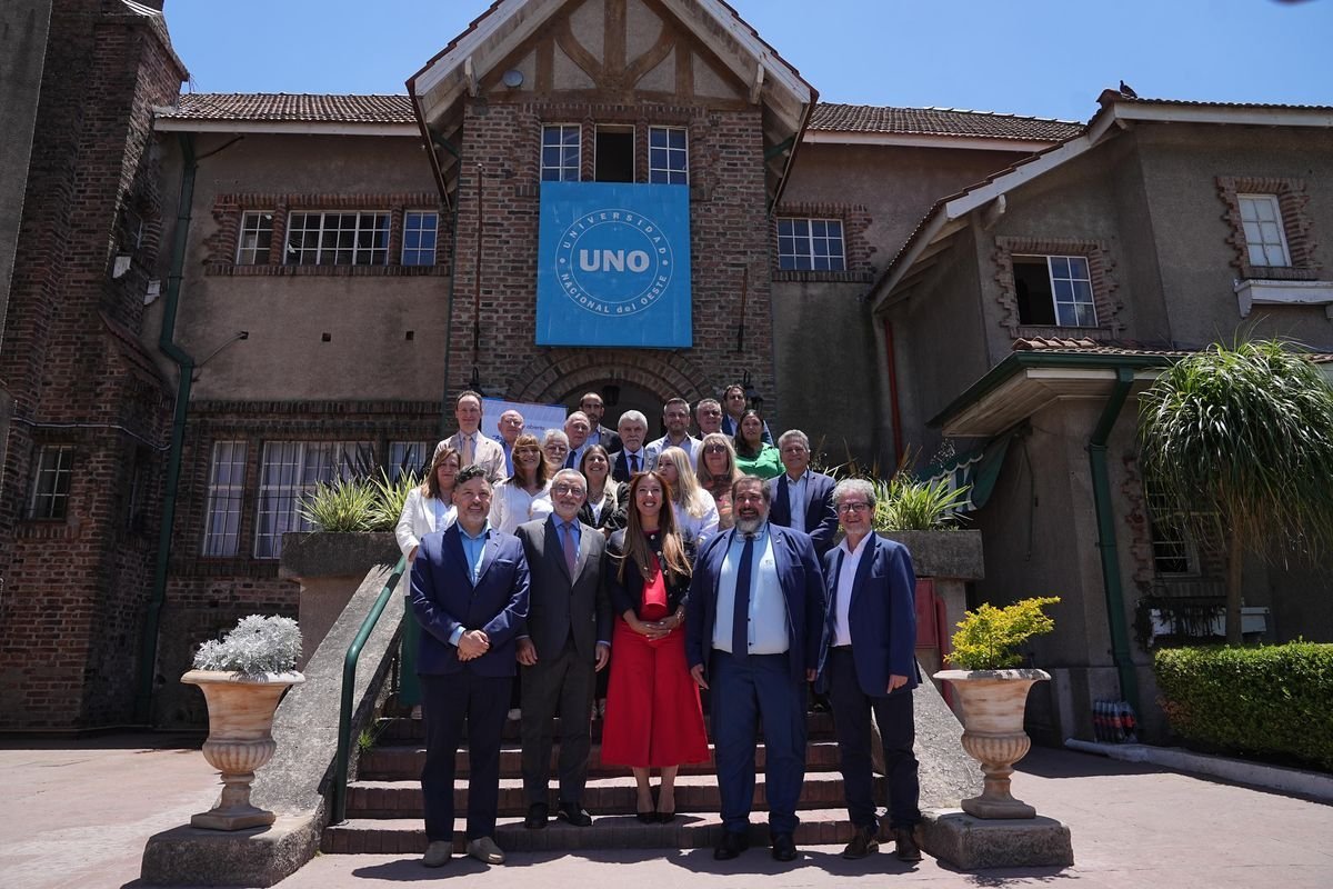 La UNO lanz&oacute; la catedra abierta sobre desarrollo pol&iacute;tico y econ&oacute;mico.