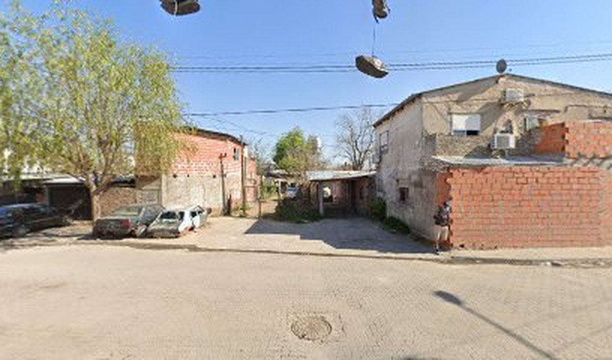 La esquina donde apareci&oacute; asesinado el Roberto Moreno.