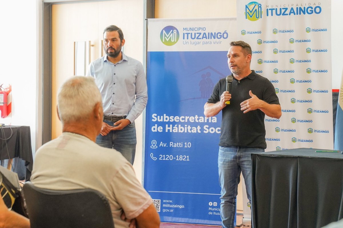 26 familias de Ituzaing&oacute; firmaron las escrituras de sus hogares.