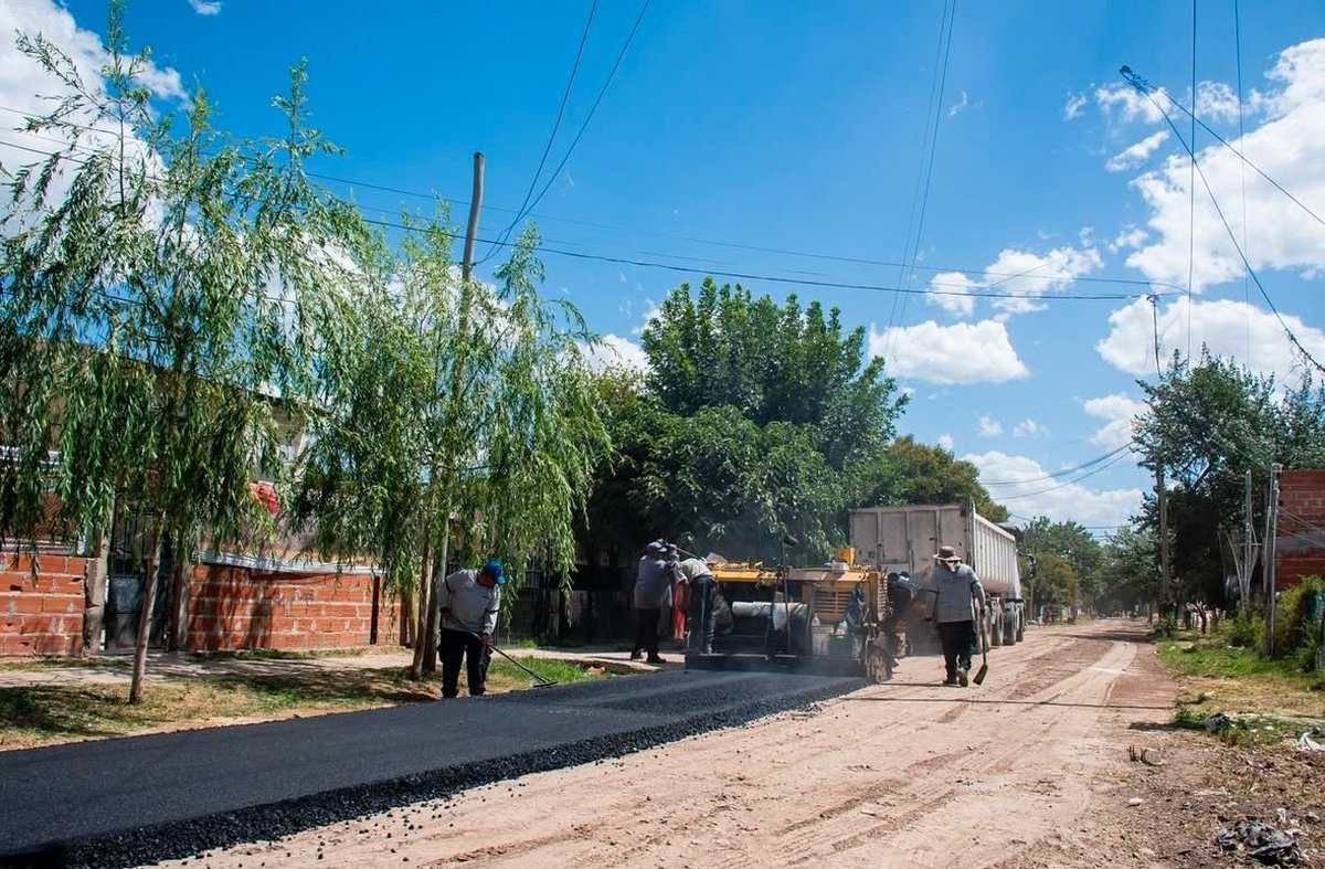 En Moreno, comenz&oacute; la obra de 28 cuadras de asfalto para Cuartel V