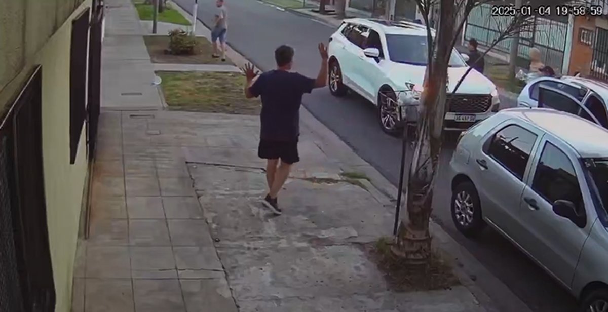 Violento robo en Ituzaing&oacute; a tres cuadras de la comisar&iacute;a y a plena luz del d&iacute;a.