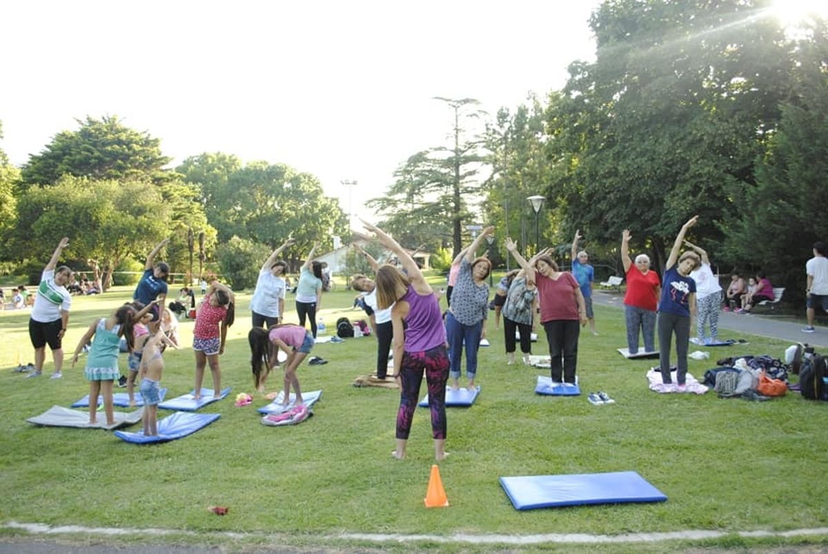 Verano en Mor&oacute;n con actividades gratuitas: yoga, bici fija, entrenamiento funcional, running y m&aacute;s