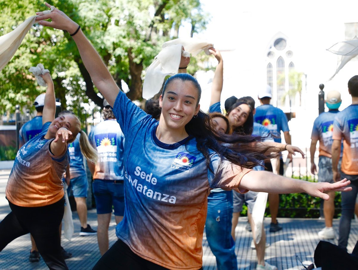 Una gran delegaci&oacute;n de artistas representa a La Matanza en el Pre Cosqu&iacute;n 2025.