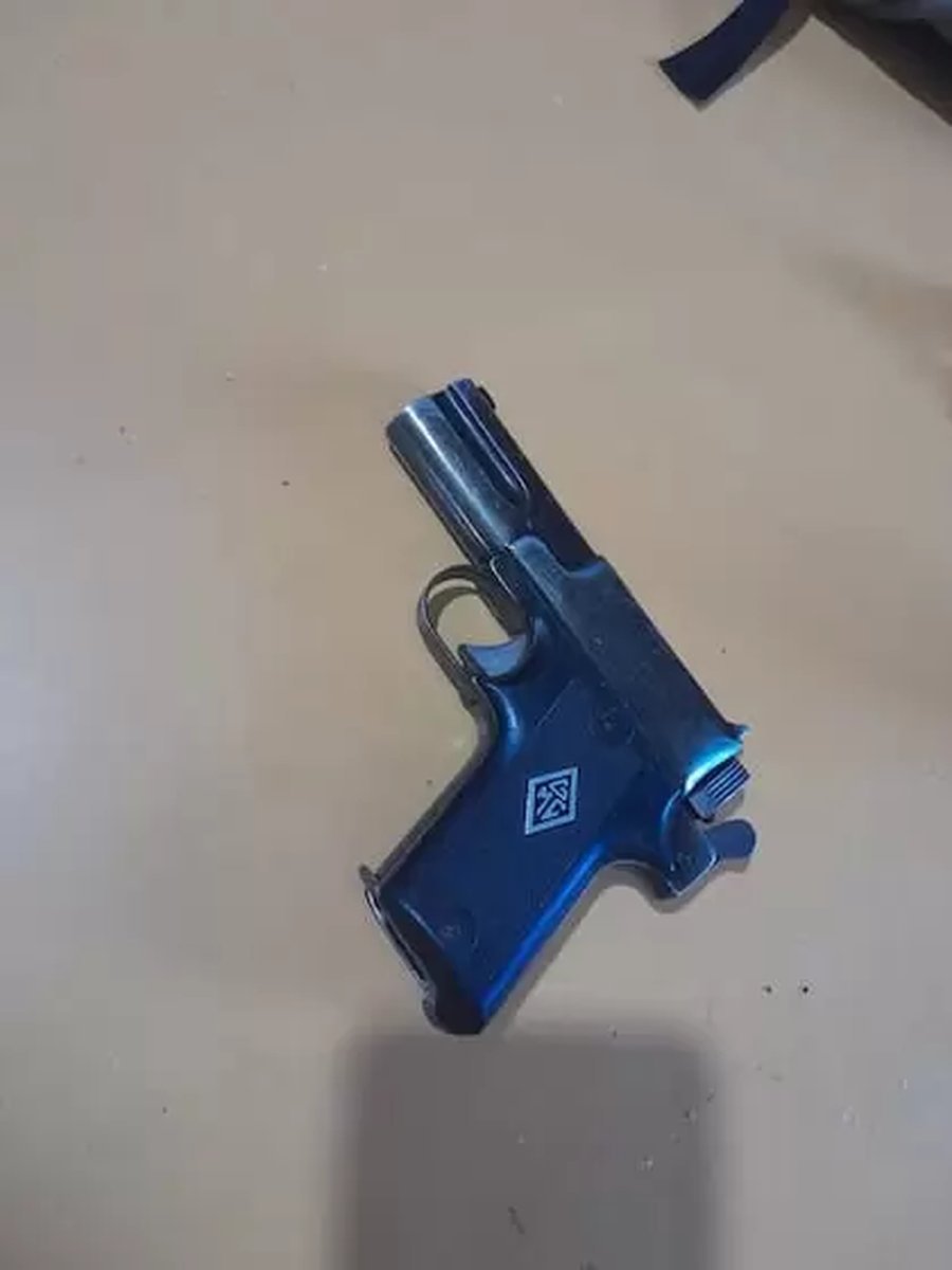 Arma secuestrada al agresor en Mariano Acosta.