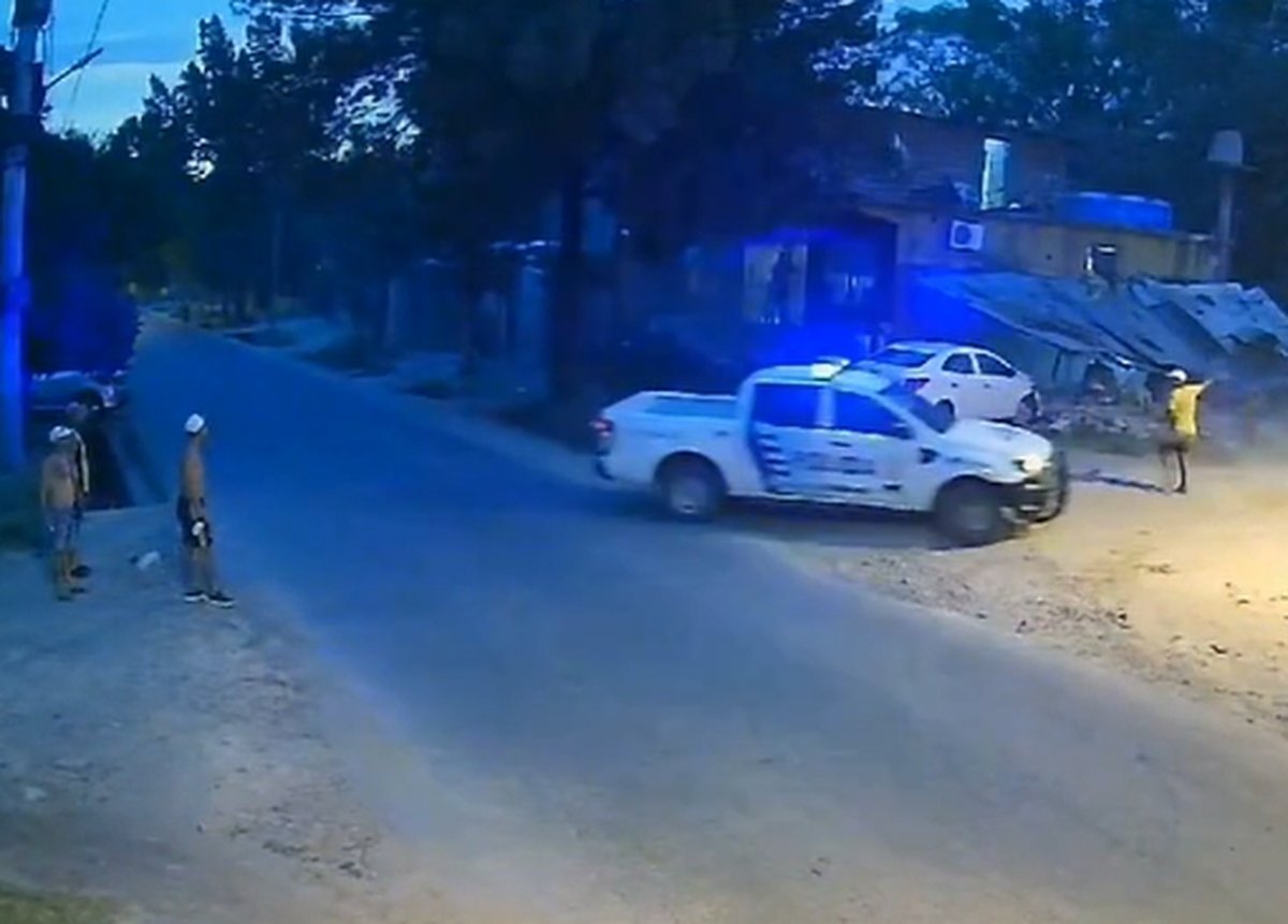 Persecuci&oacute;n y choque en La Matanza: robaron un auto e impactaron contra una casa.