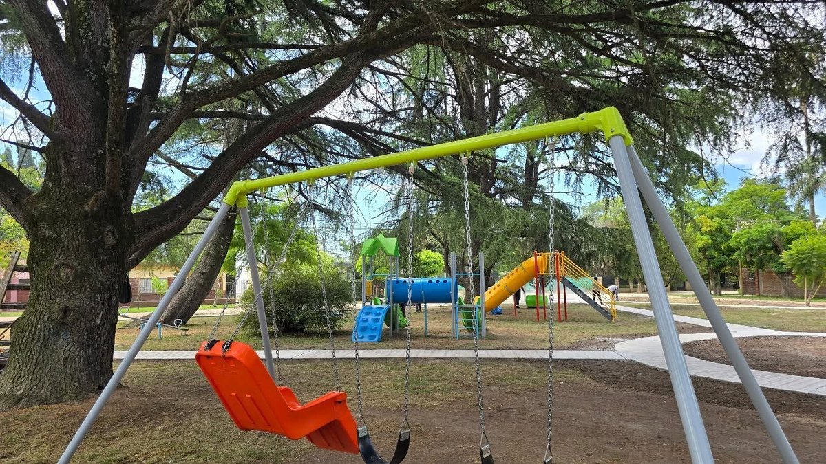 As&iacute; luce la renovada Plaza Buenos Aires de La Reja.