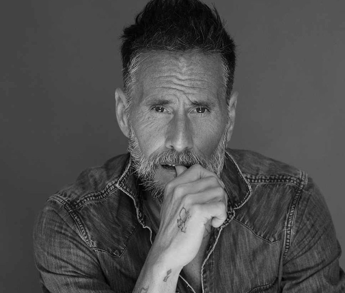 Cristian &Aacute;lvarez en Entre Can&iacute;bales, el ciclo de entrevistas de Viv&iacute; el Oeste.  