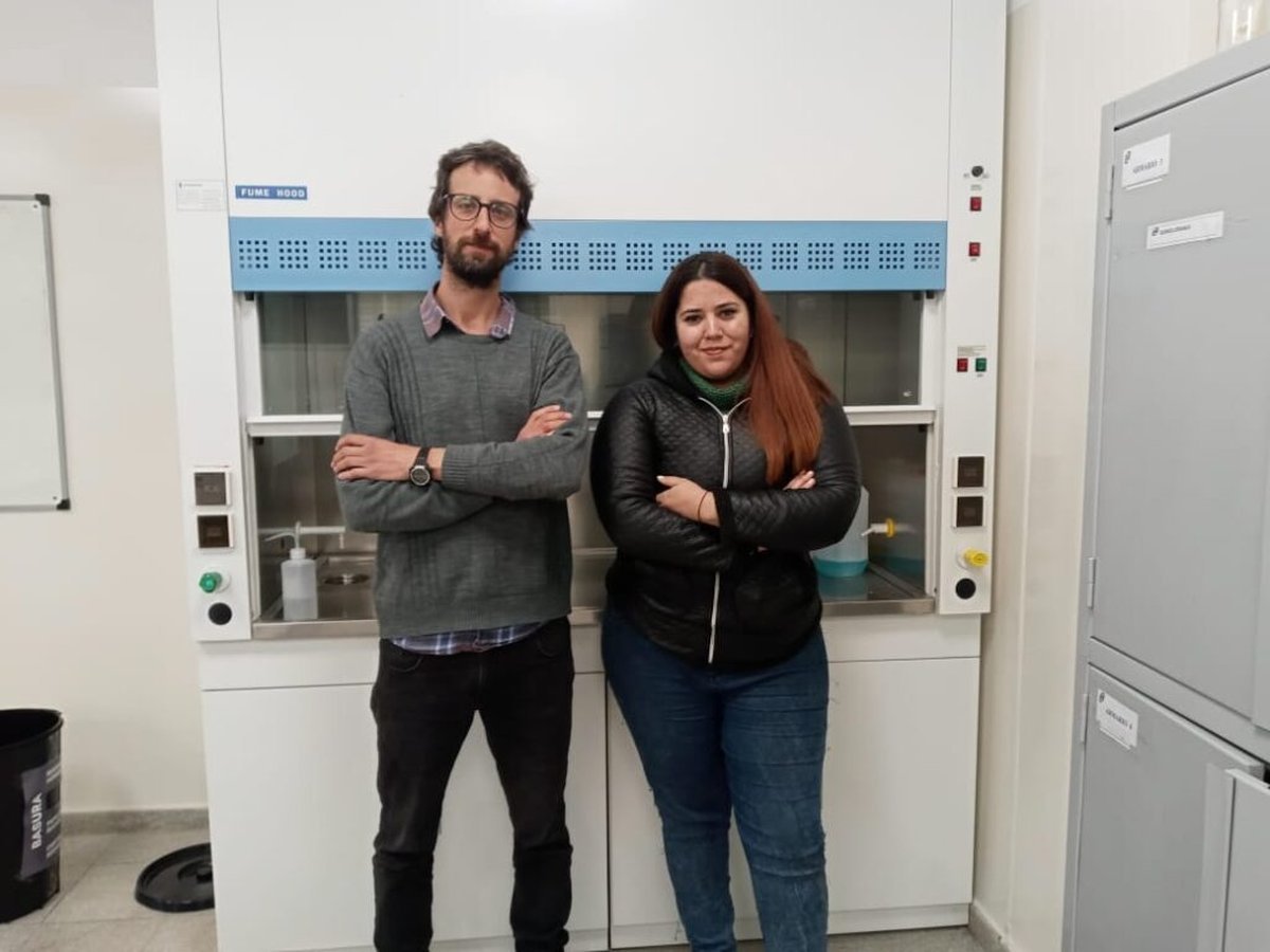 Dos de los cient&iacute;ficos de la Universidad de Moreno que participan de la investigaci&oacute;n.