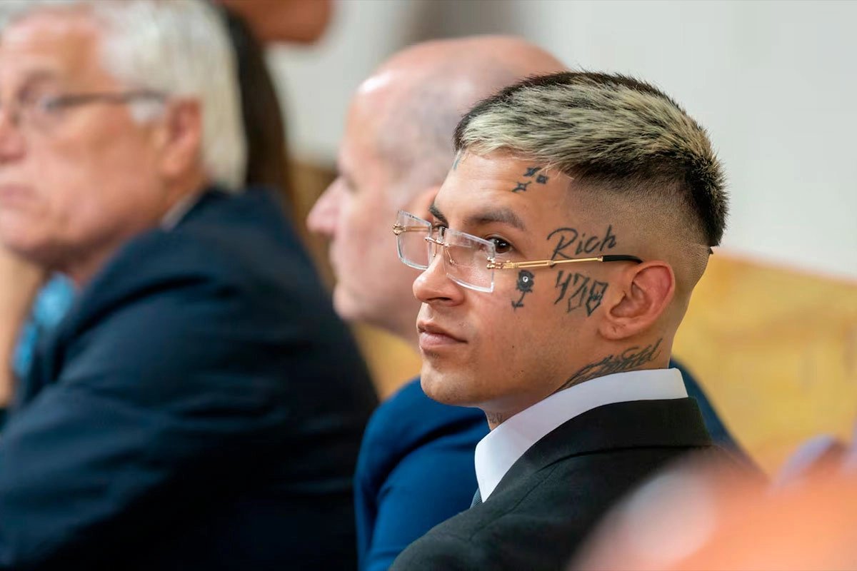 Inhabilitaron la licencia de conducir de L-Gante por manejar sin cintur&oacute;n y usando el celular.