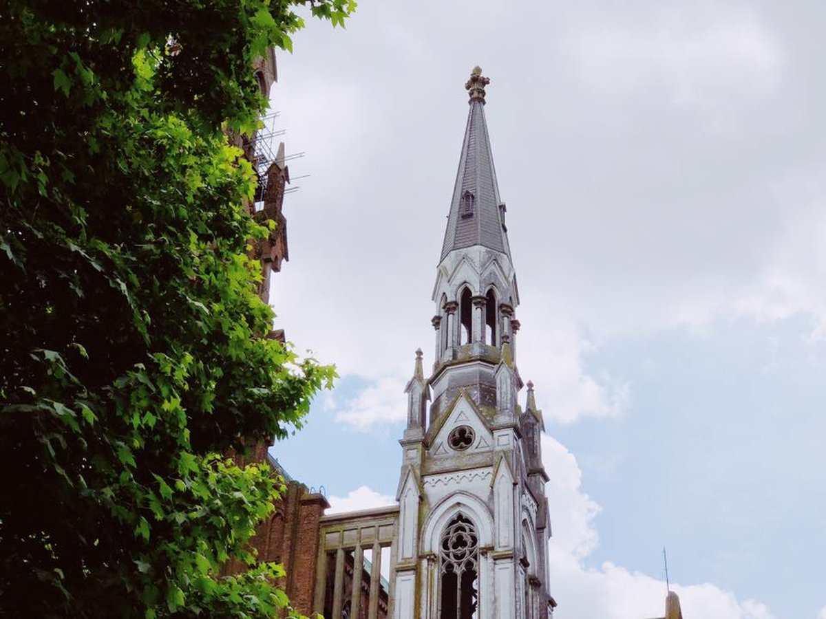 La Bas&iacute;lica de Lourdes en Santos Lugares.