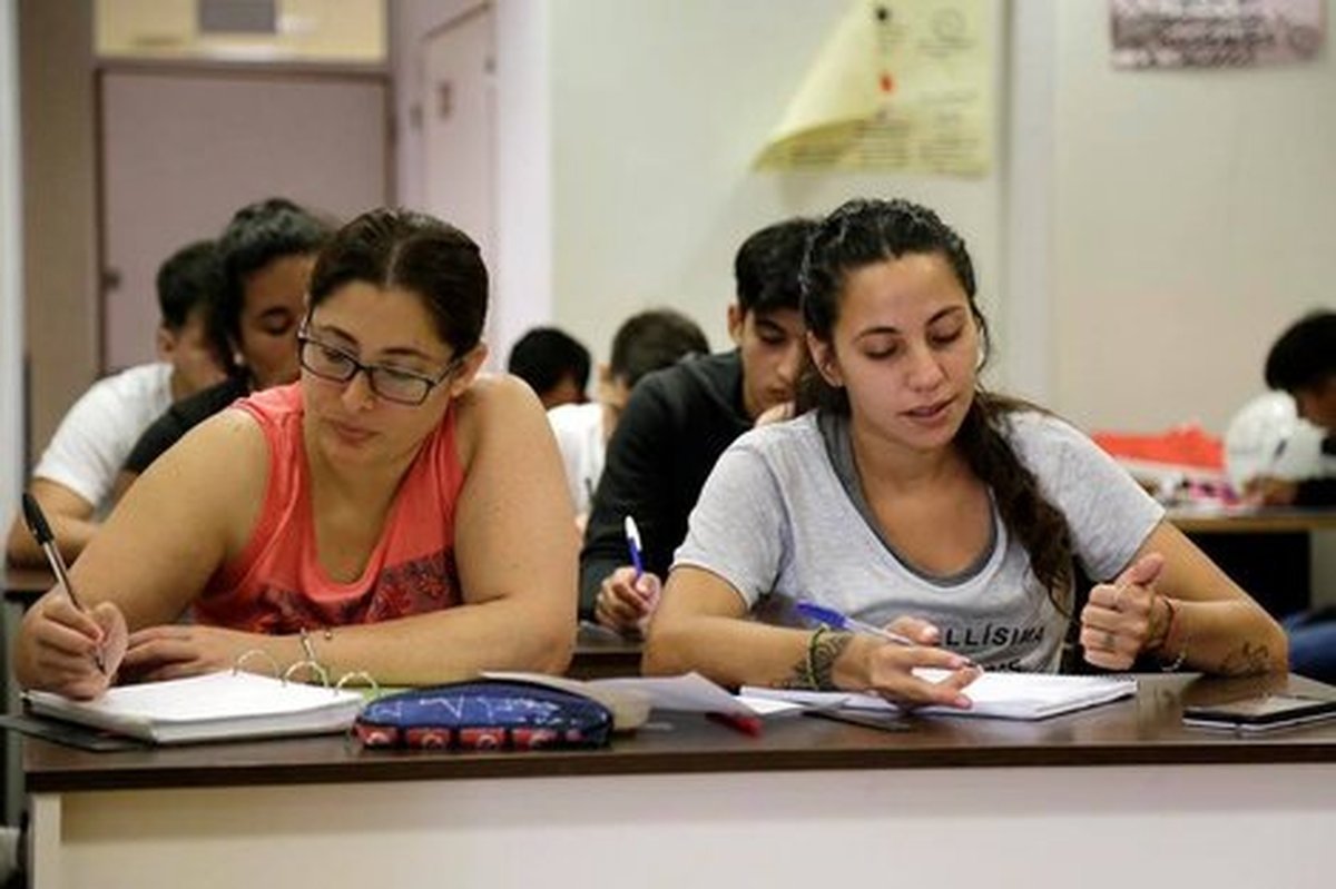 Moreno abri&oacute; las inscripci&oacute;n de los Programas FinES, CENS y EPA 2025.