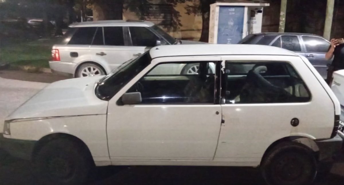 El Fiat Uno que protagoniz&oacute; la persecuci&oacute;n en San Miguel.