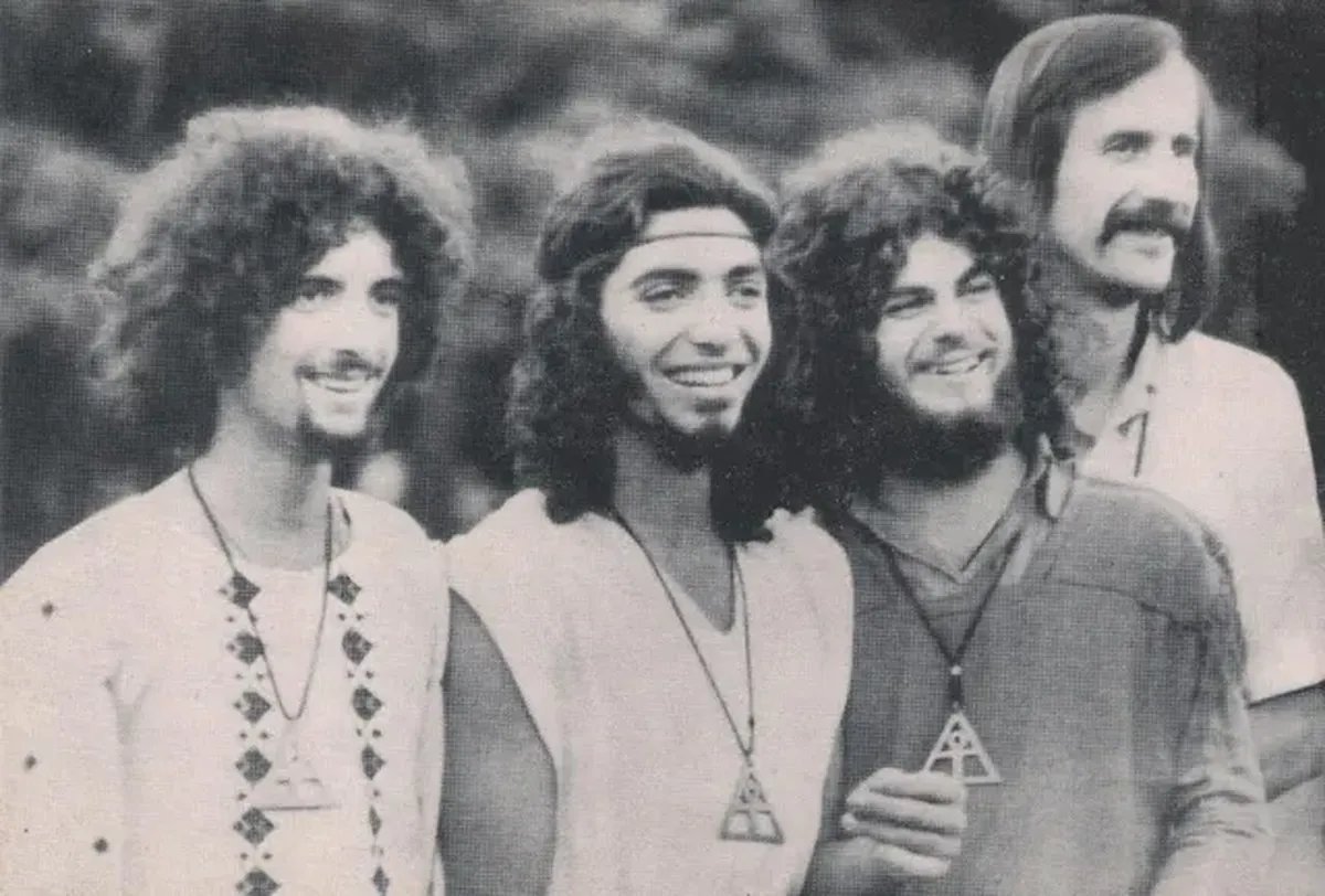 Arco Iris, dio su primer concierto en el hoy Cine Teatro Helios de Ciudad Jard&iacute;n, zona oeste.