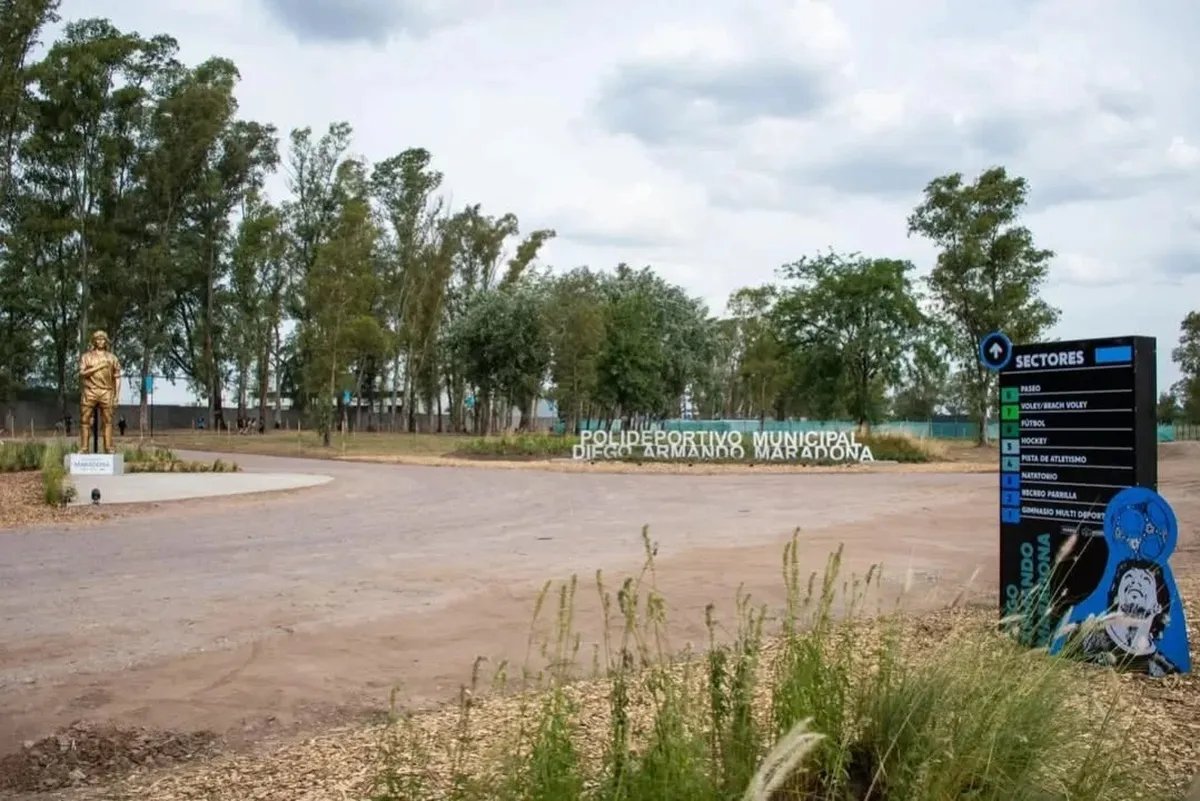 La entrada al Polideportivo de Cuartel V.