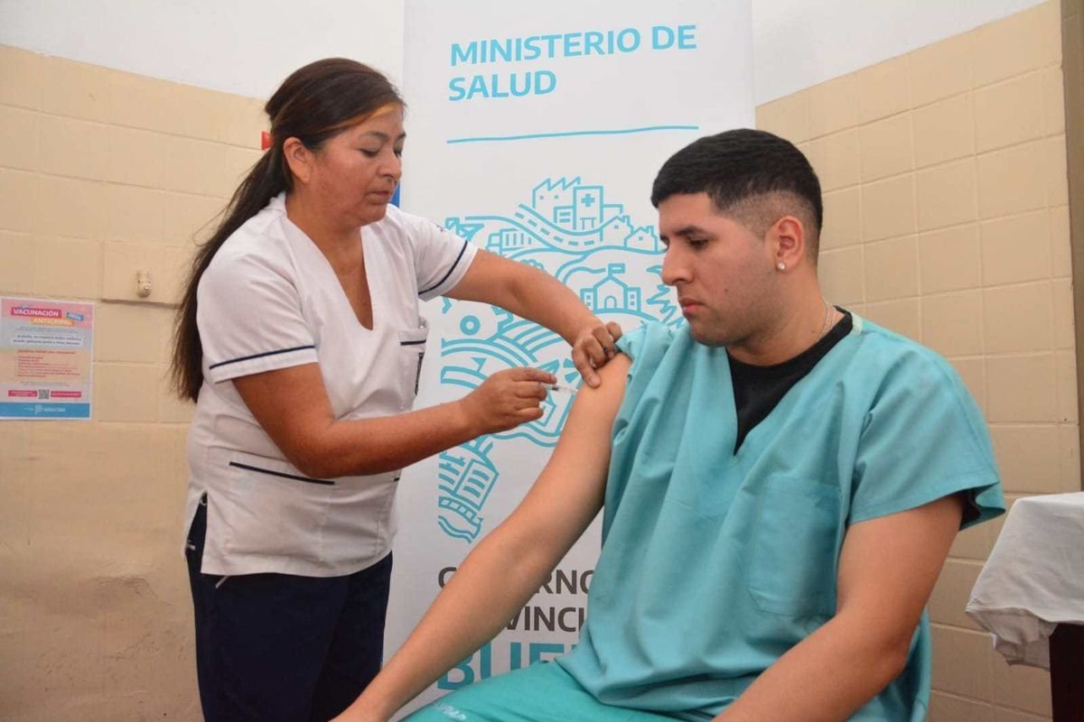 Comenzaron a aplicar la Vacuna Antigripal 2025 a adultos mayores de 65.