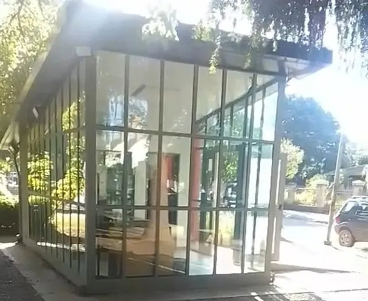 El destacamento policial de la Plaza Alsina en Villa Sarmiento.