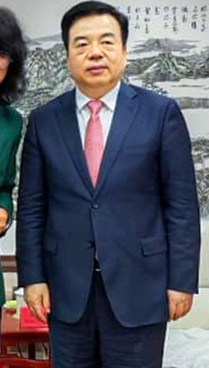 Dang Xiaolong, la m&aacute;xima autoridad de Baoding, en un viaje previo a su acuerdo con Mor&oacute;n.