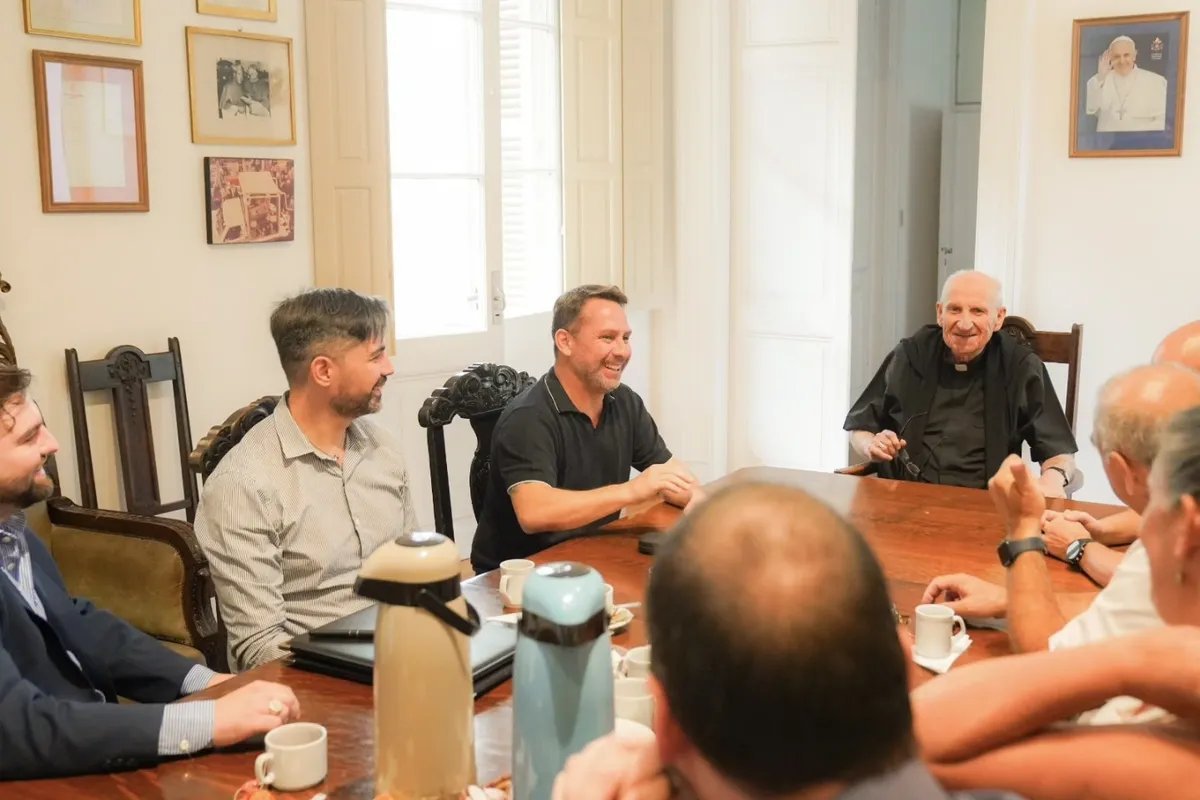 El intendente de Ituzaing&oacute; y el obispo de Mor&oacute;n.