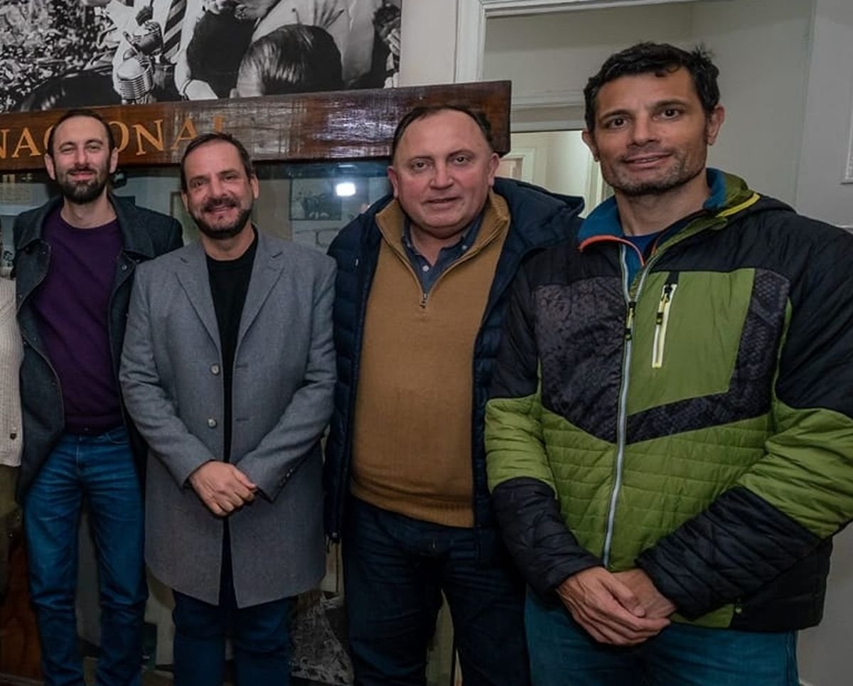 Selci y Garc&iacute;a en los extremos izquierdo y derecho de la foto, respectivamente.