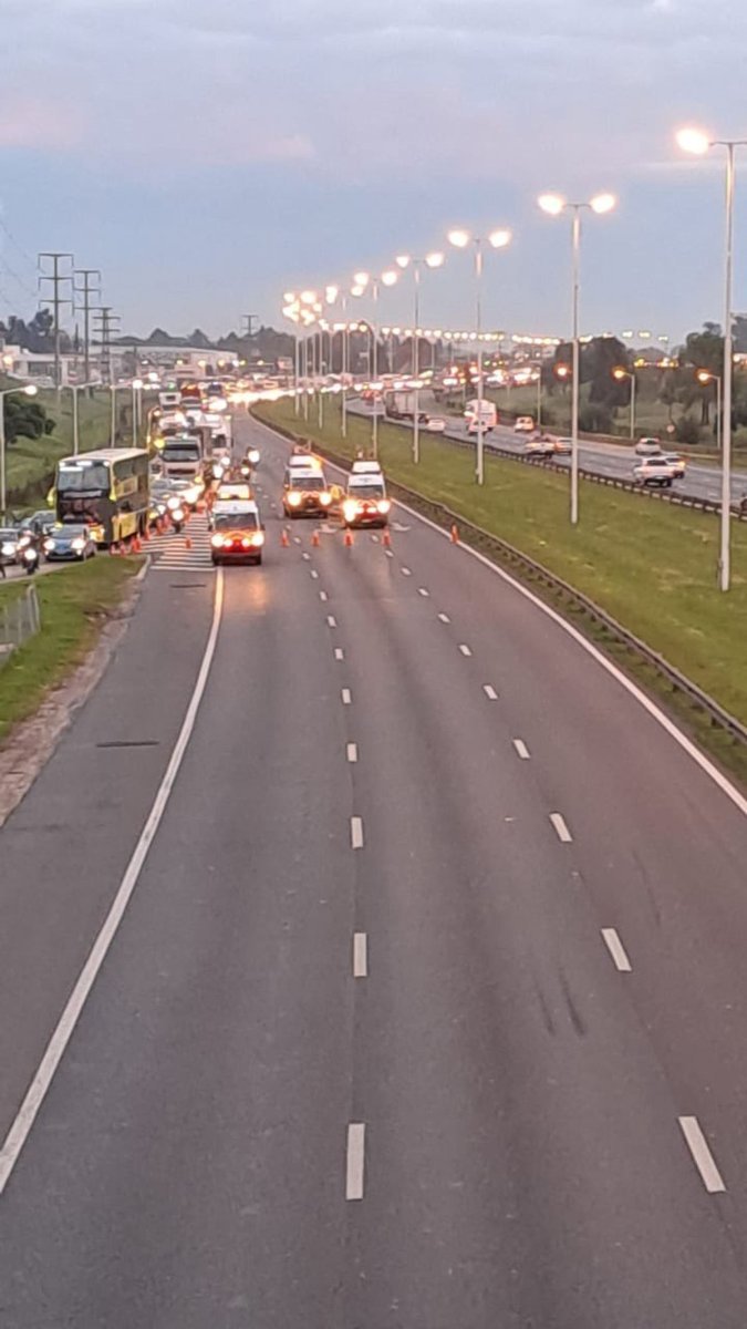 Tras un accidente m&uacute;ltiple de camiones en Moreno hay demoras en Acceso Oeste.