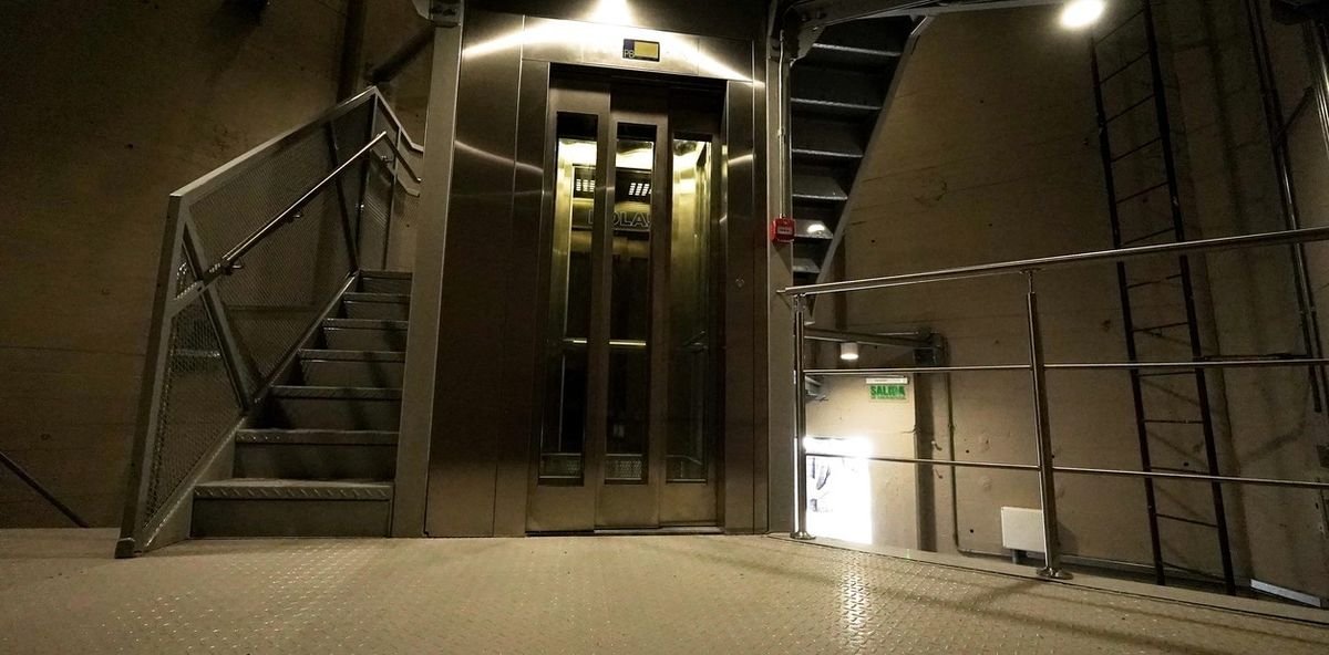 Culmin&oacute; la obra de la f&aacute;brica de Laferrere y ahora el Obelisco cuenta con un ascensor.