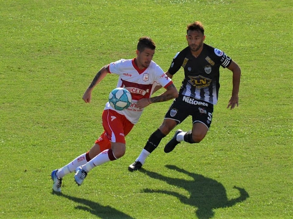 Uno de los &uacute;ltimos duelos entre Deportivo Mor&oacute;n y Estudiantes, en 2022.