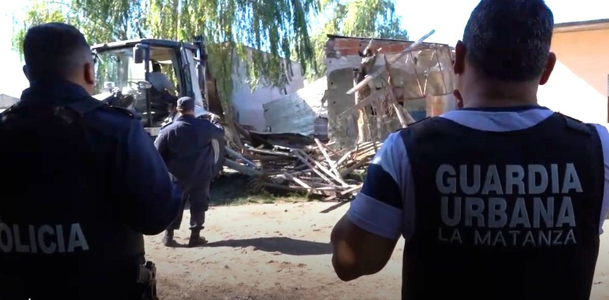 Derribaron otro b&uacute;nker narco en el Oeste: m&aacute;s de 400 dosis de coca&iacute;na secuestrada.