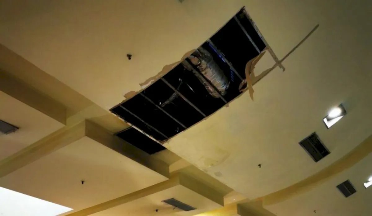 Parte del cielorraso del Plaza Oeste.