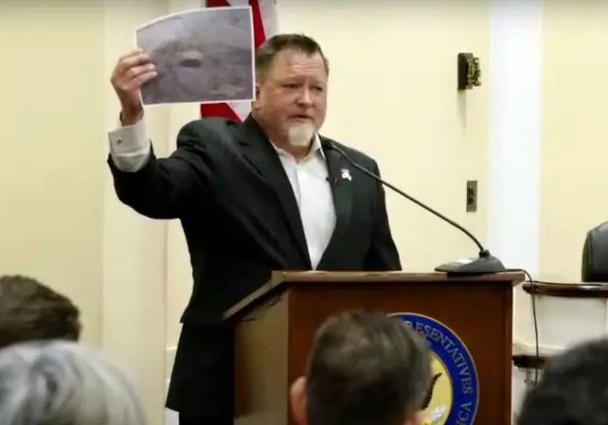 La imagen de un supuesto OVNI que genera debate en redes. Foto: Infonews.