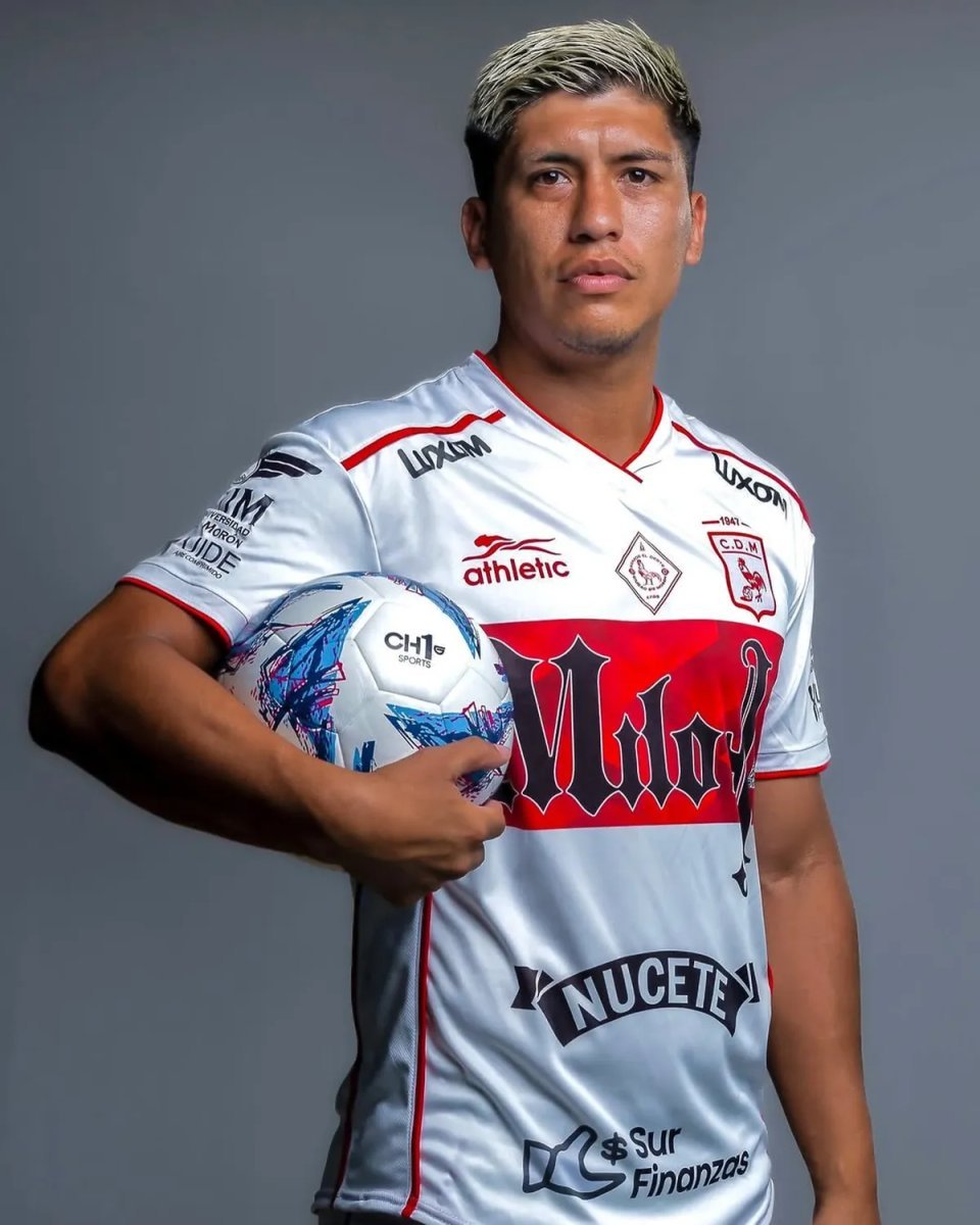 La foto oficial de Z&aacute;rate en Deportivo Mor&oacute;n.