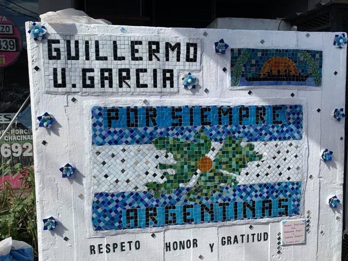 El homenaje a Guillermo Garc&iacute;a en la calle de Villa Raffo que lleva su nombre.
