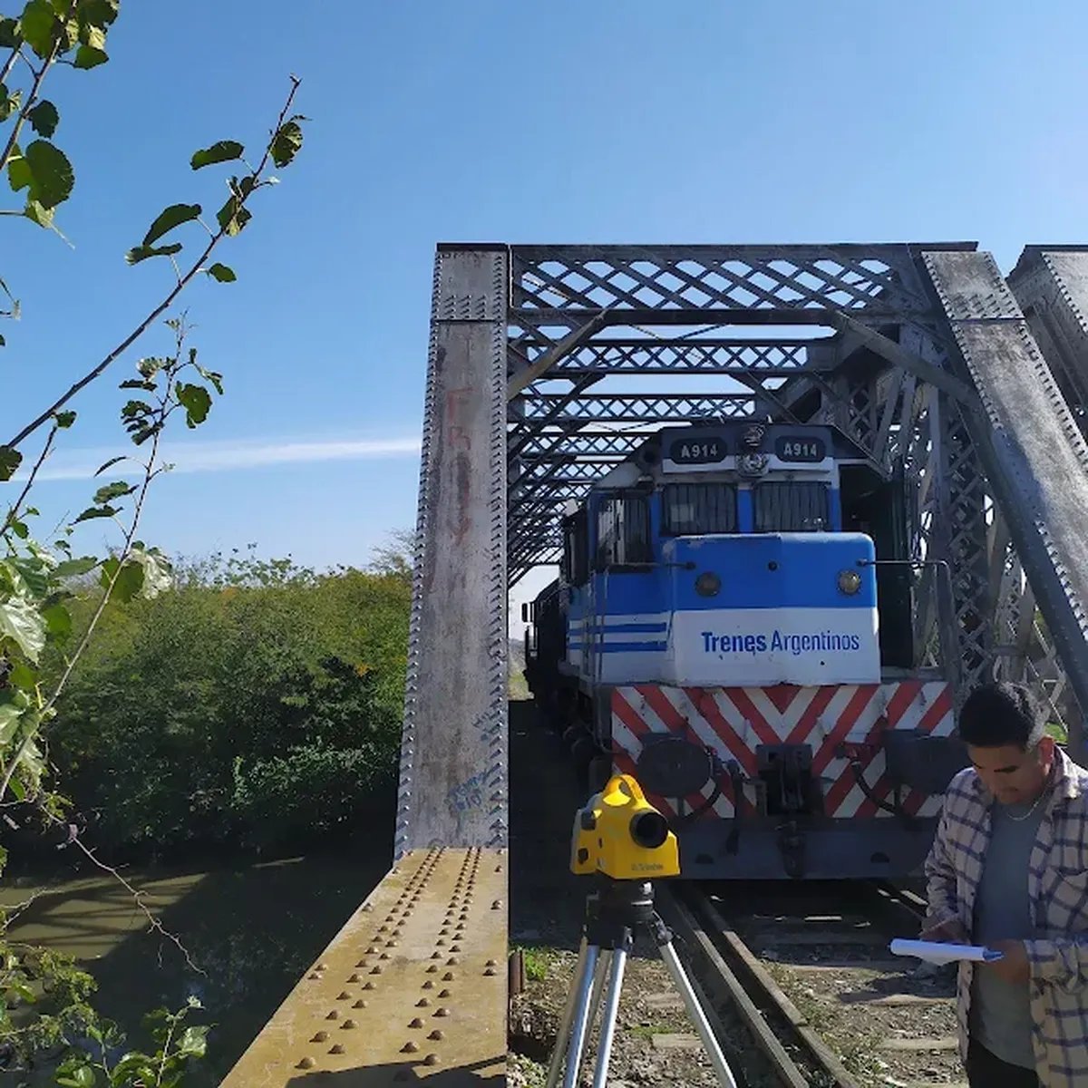 Una prueba de carga en el puente del R&iacute;o Matanza realizada en 2023.