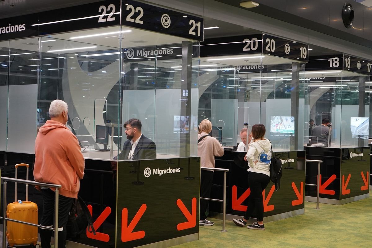 El Gobierno oficializ&oacute; la reforma migratoria: cambios en la salud, educaci&oacute;n y residencia.